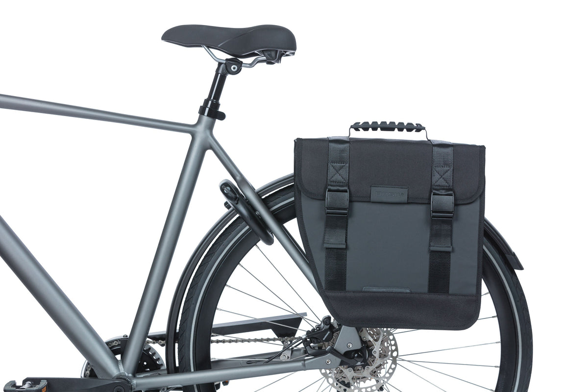 Fietstas Basil Tour Waterproof Left 14 Liter 34 X 14 X 34 Cm  - Zwart