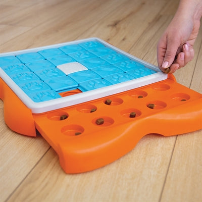 Nina Ottosson Challenge Slider Orange / Bleu 38X38X5 CM